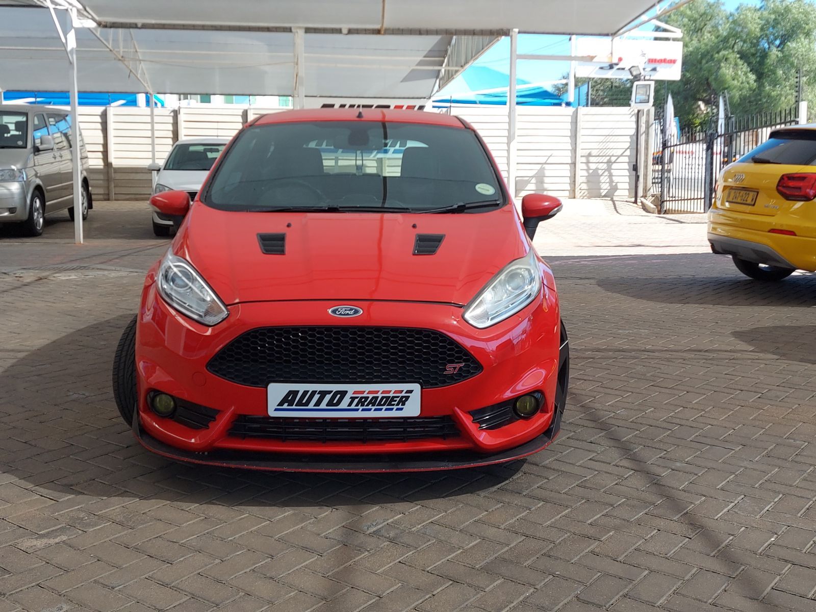 2014 Ford Fiesta photo 2