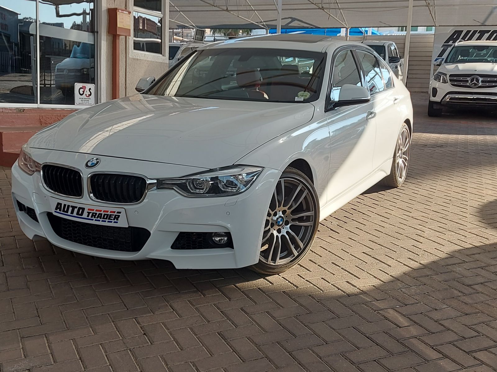 2015 BMW 3 Series photo 1