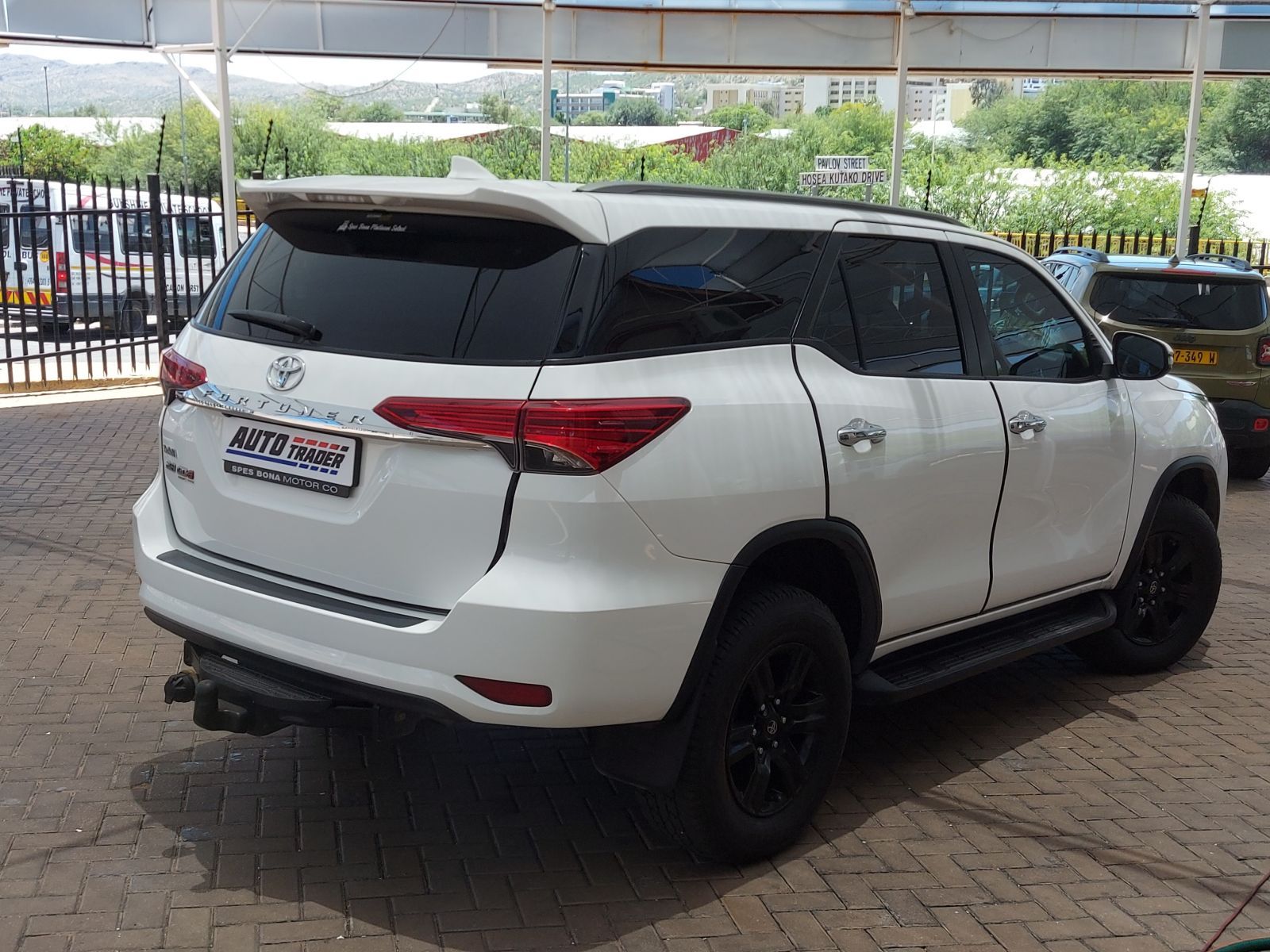2016 Toyota Fortuner photo 7