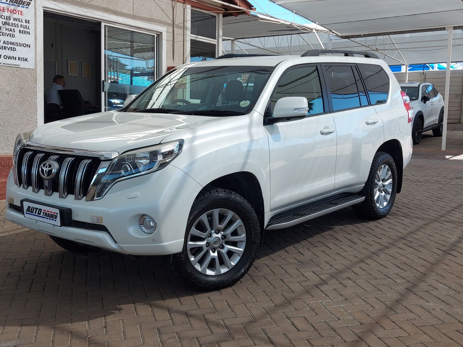 2014 Toyota Prado photo 1