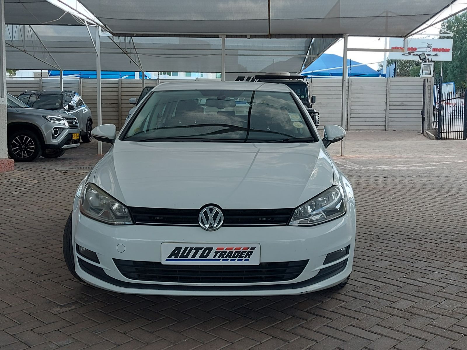 2013 Volkswagen Golf photo 2