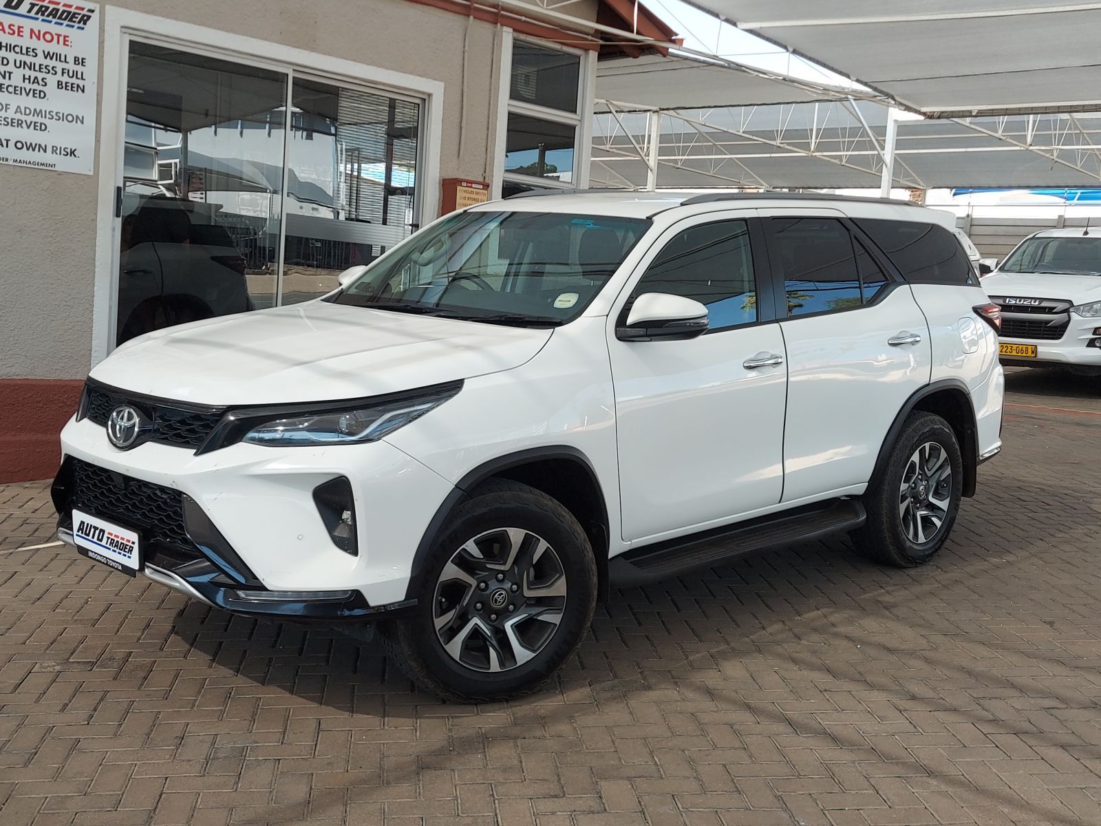 2023 Toyota Fortuner photo 1
