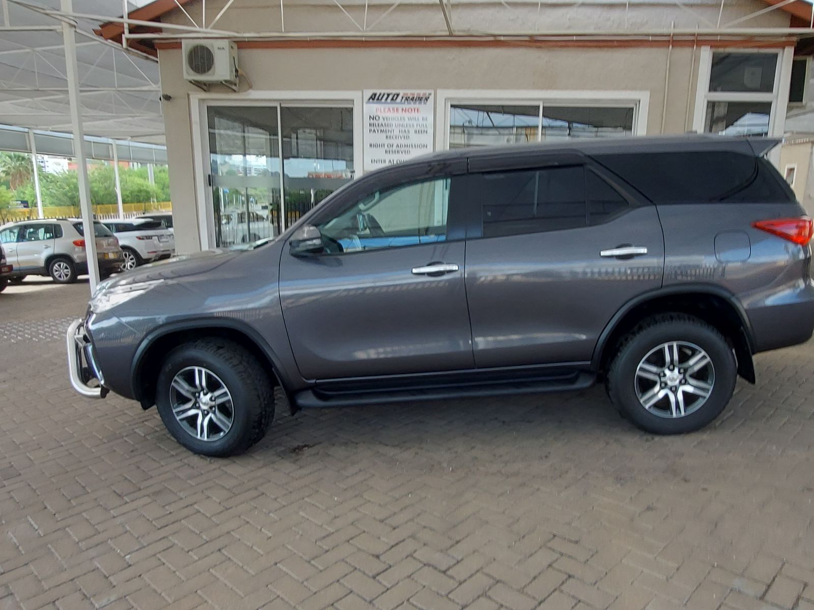 2019 Toyota Fortuner photo 4