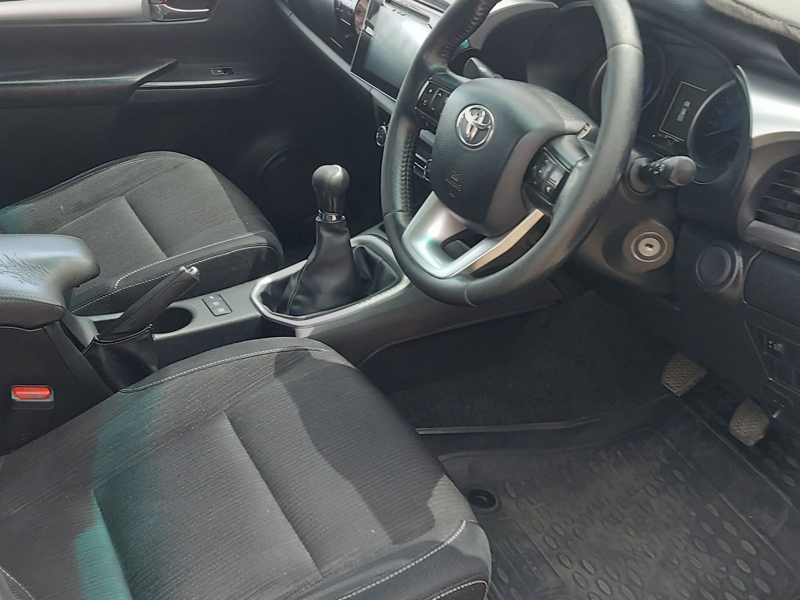 2016 Toyota Hilux photo 11