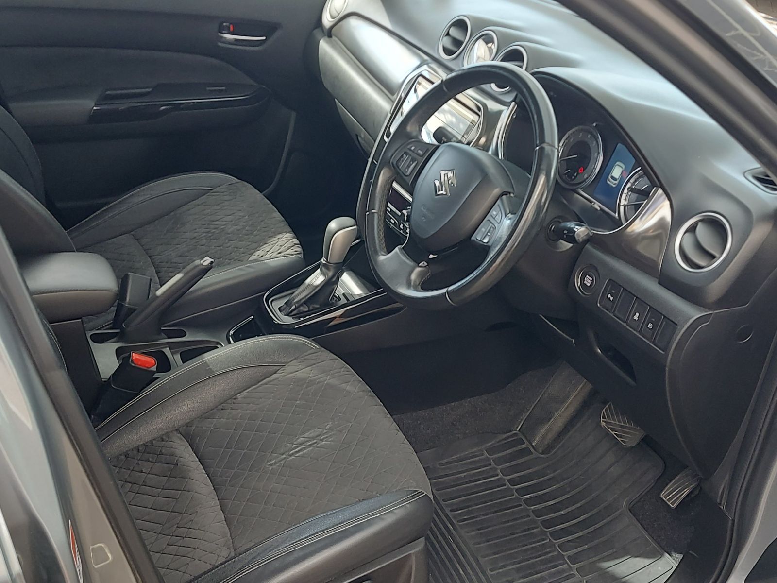 2020 Suzuki Vitara photo 11