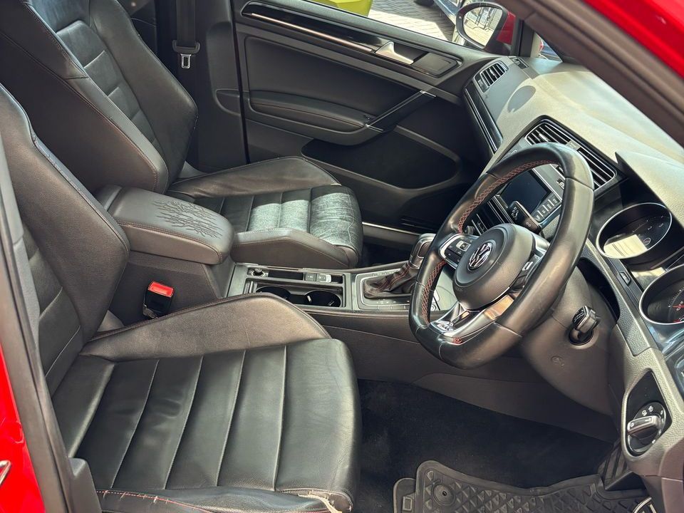 2014 Volkswagen Golf photo 11