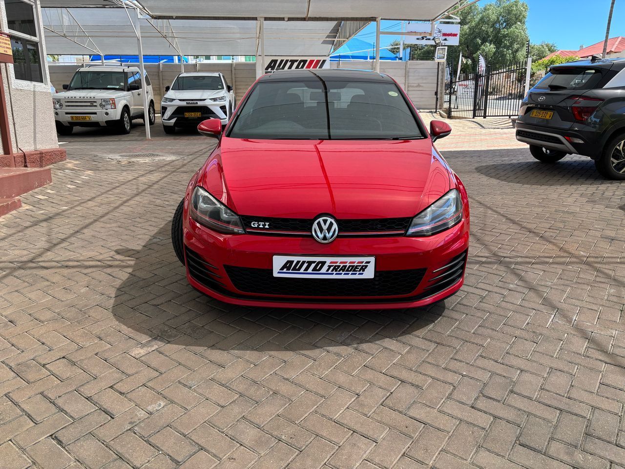 2014 Volkswagen Golf photo 2