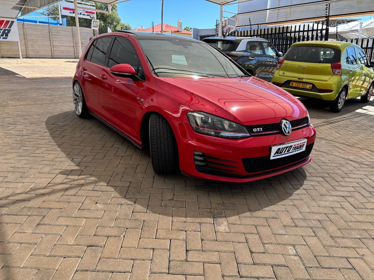 2014 Volkswagen Golf photo 3