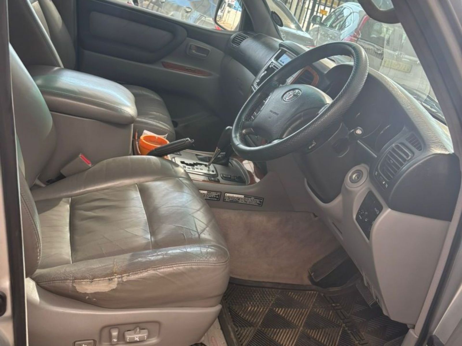 2005 Toyota Land Cruiser photo 11