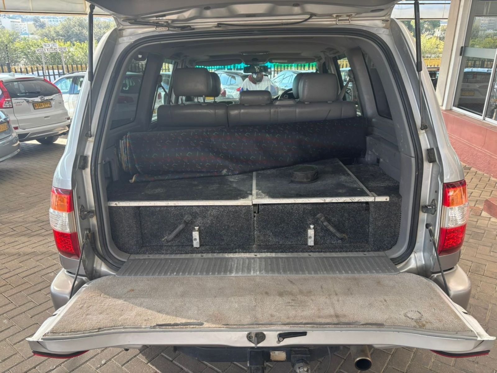 2005 Toyota Land Cruiser photo 14