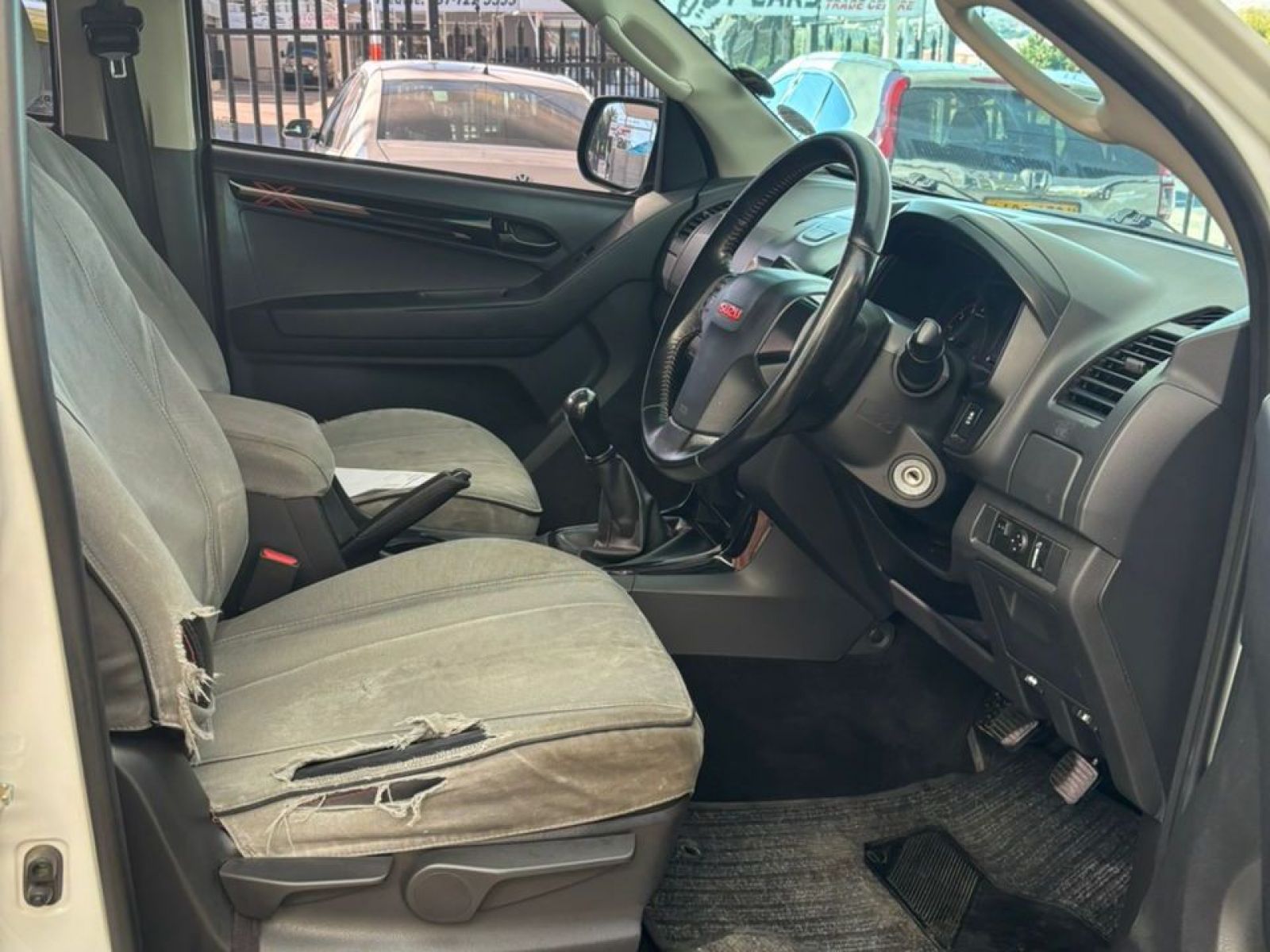 2017 Isuzu KB Series photo 11