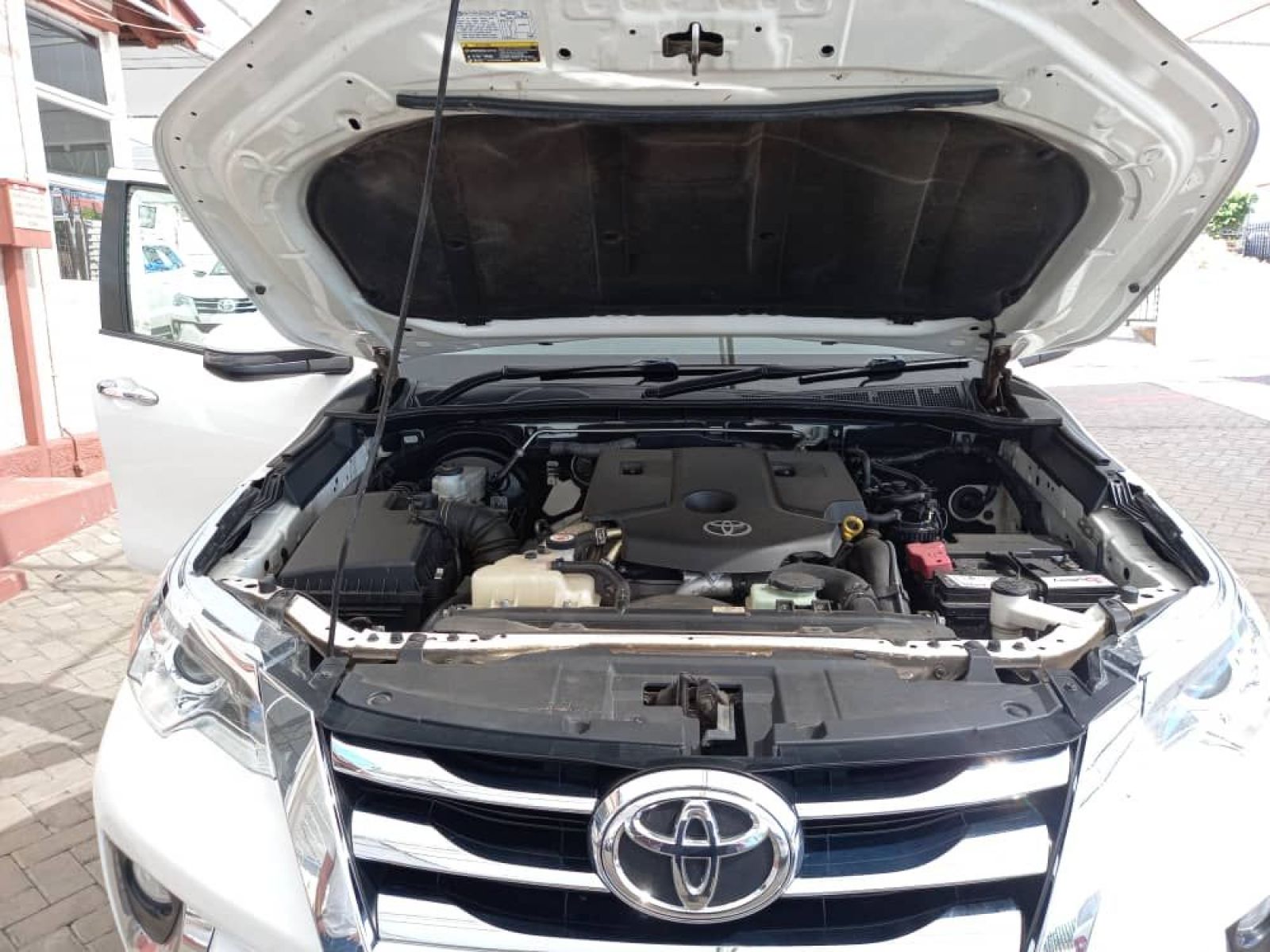2018 Toyota Fortuner photo 16