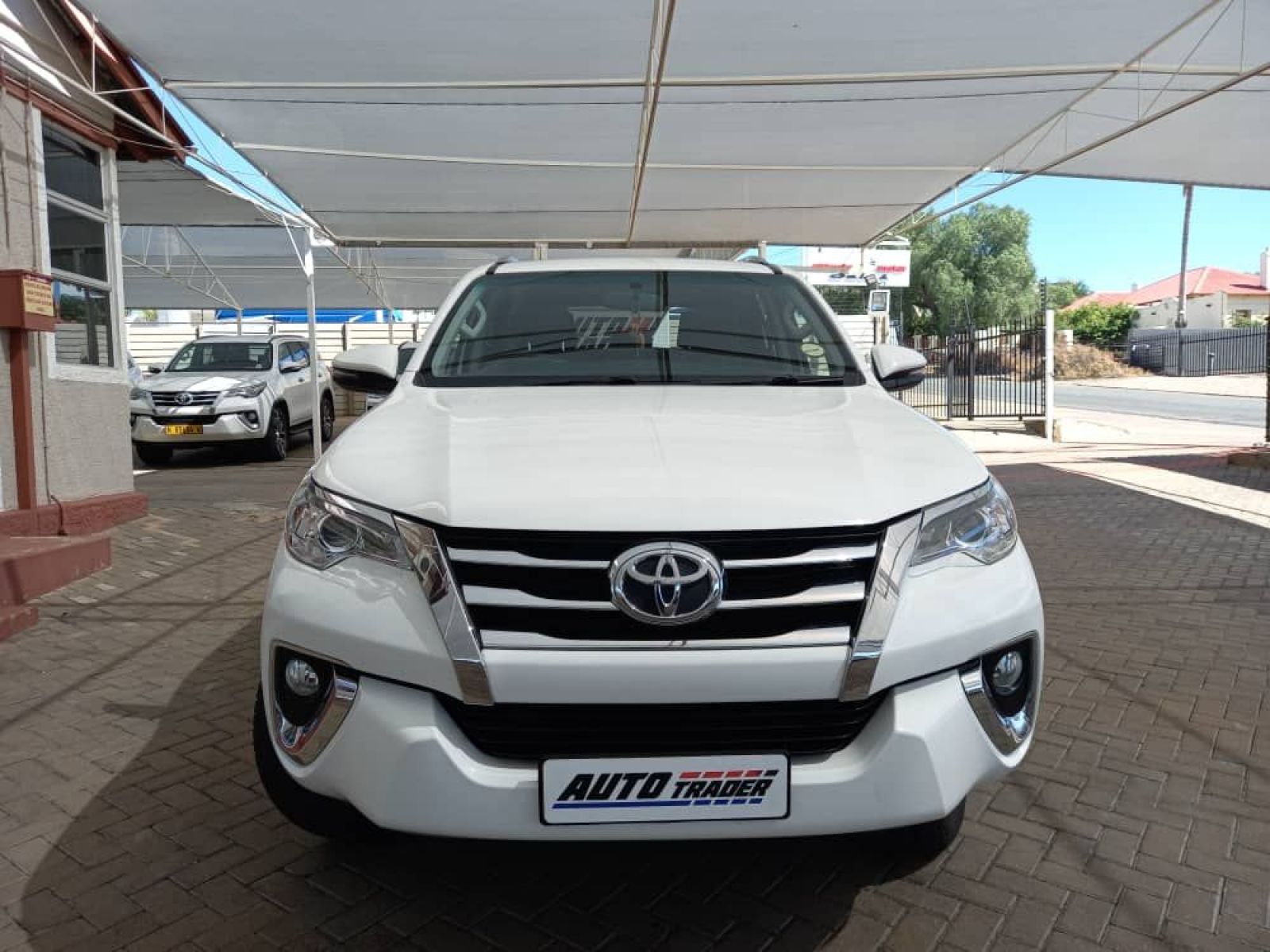 2018 Toyota Fortuner photo 2