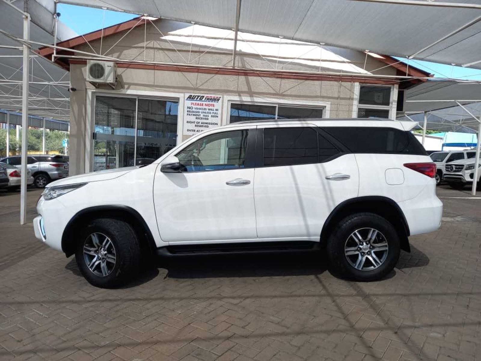 2018 Toyota Fortuner photo 4