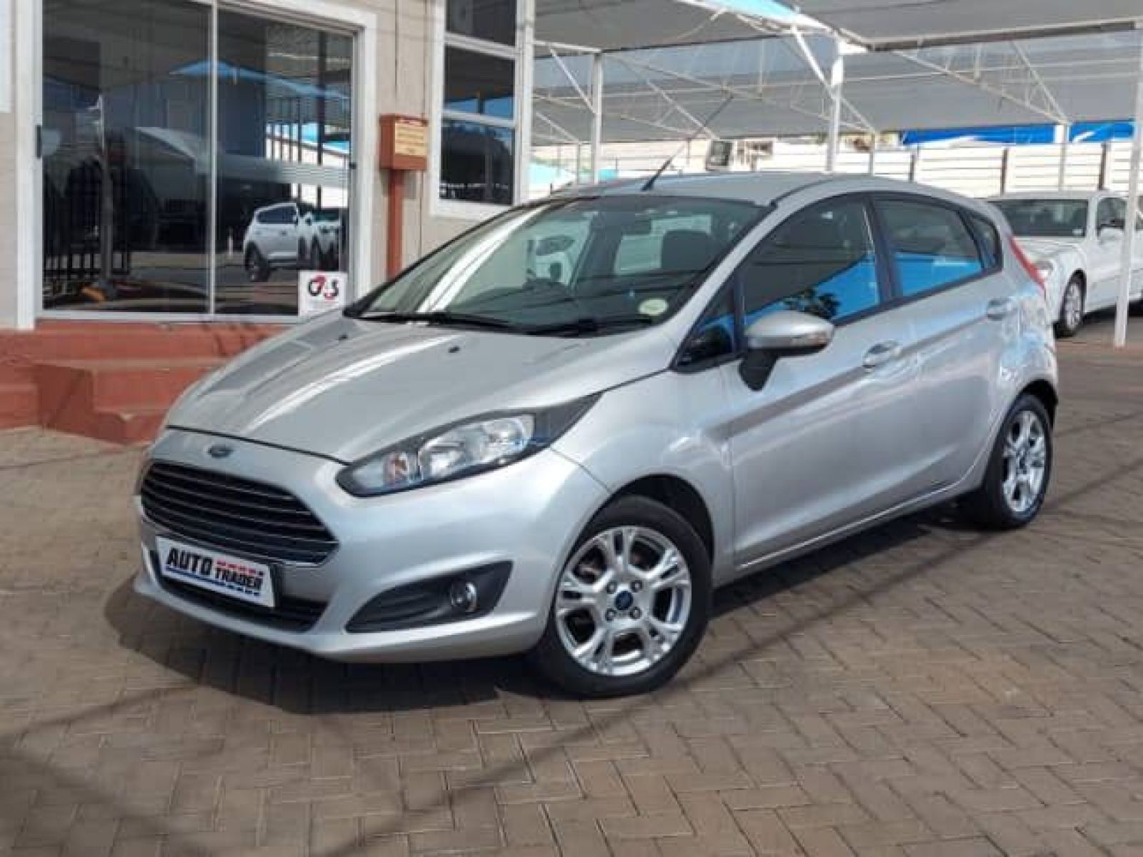 2015 Ford Fiesta photo 1