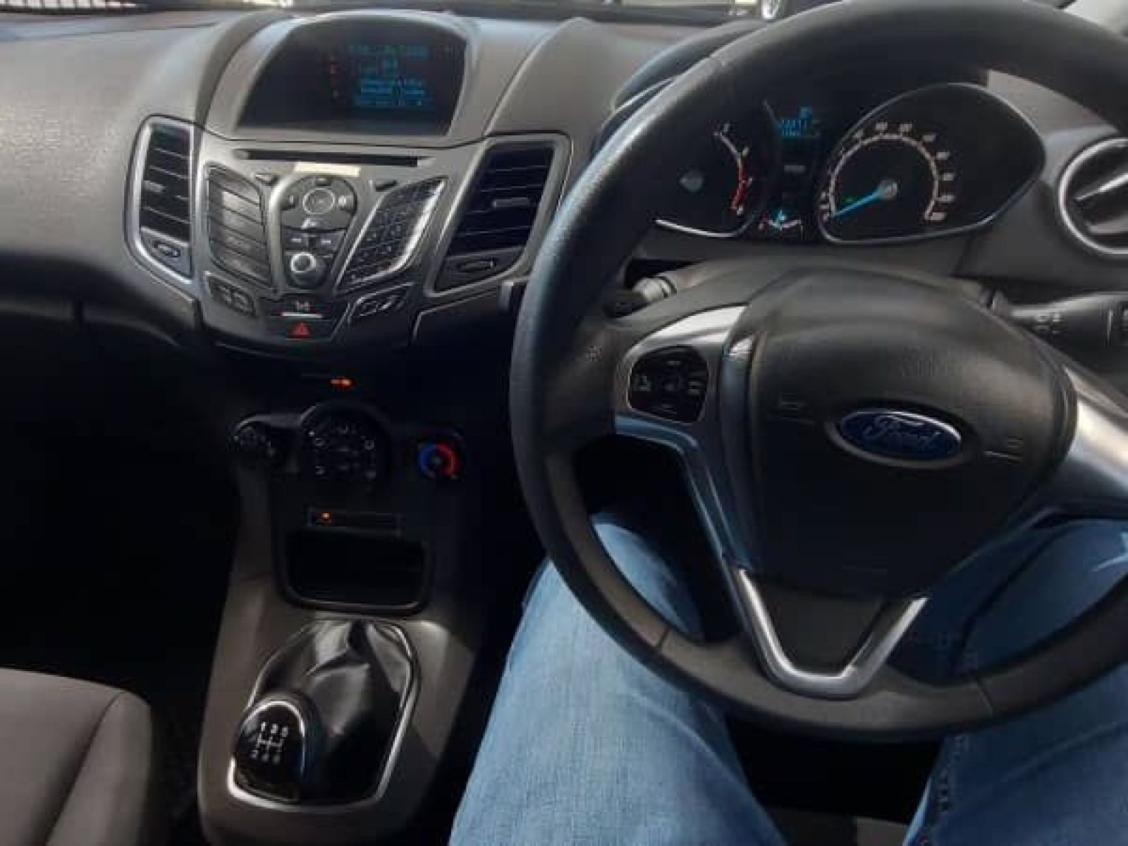 2015 Ford Fiesta photo 10