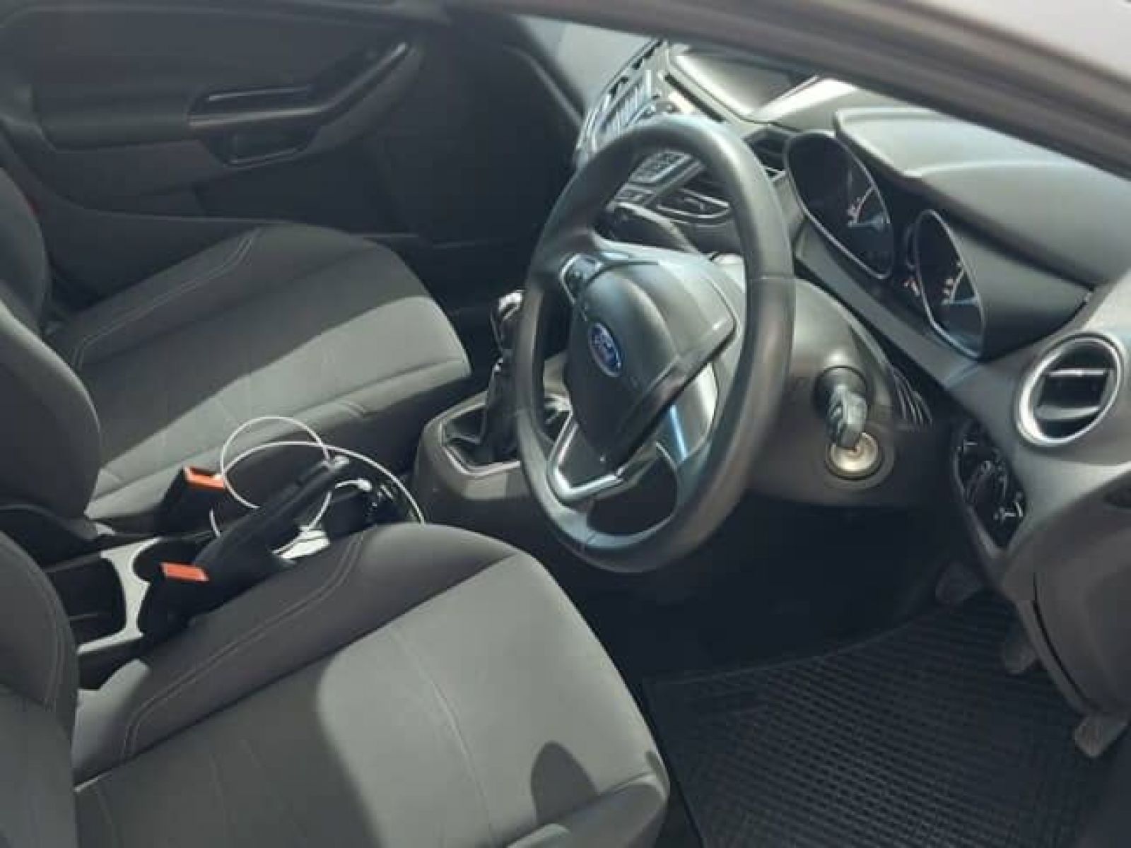 2015 Ford Fiesta photo 11