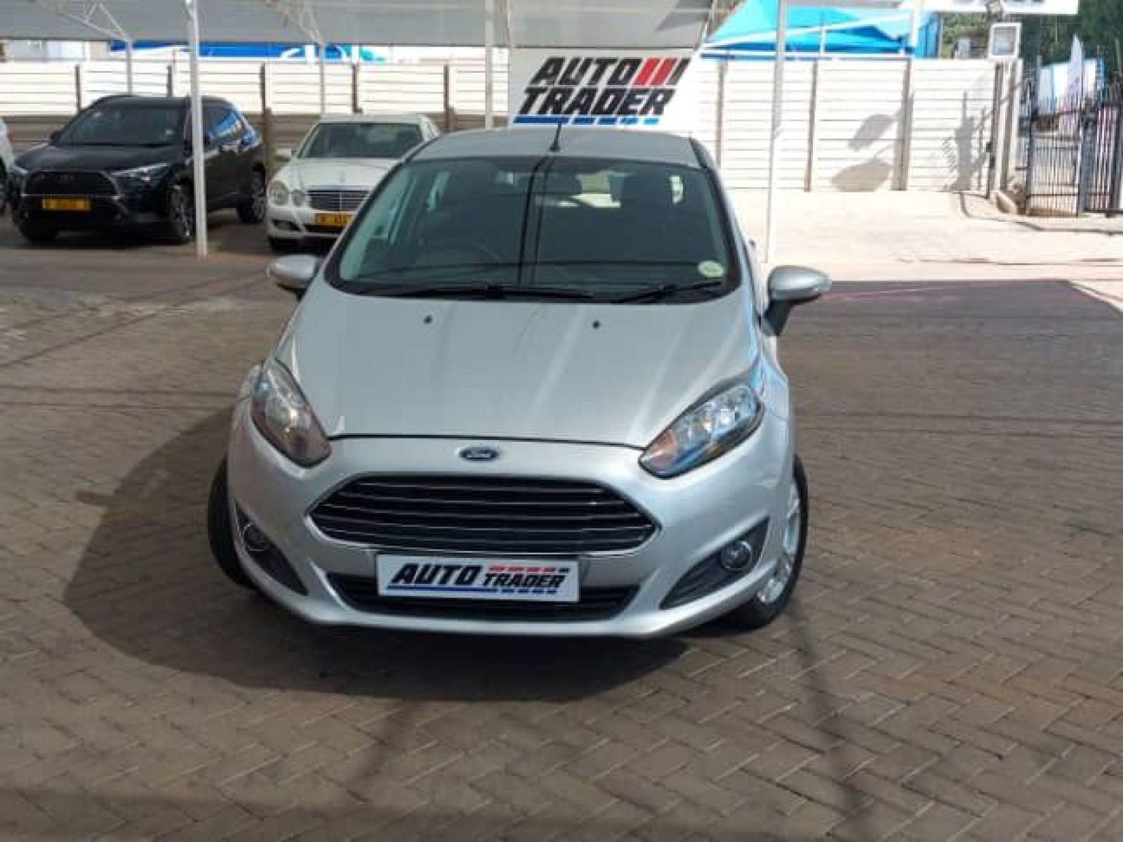 2015 Ford Fiesta photo 2