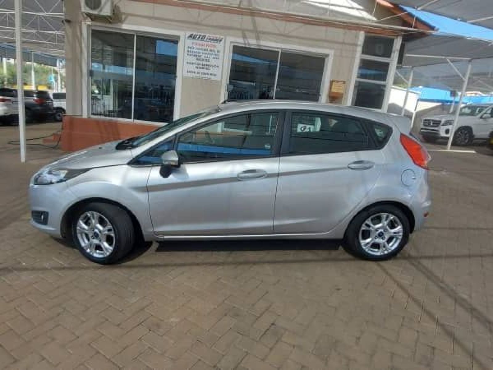 2015 Ford Fiesta photo 4
