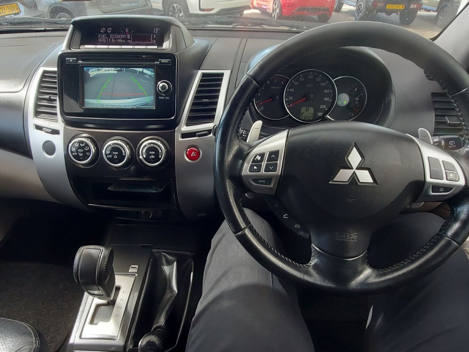 2014 Mitsubishi Pajero photo 10