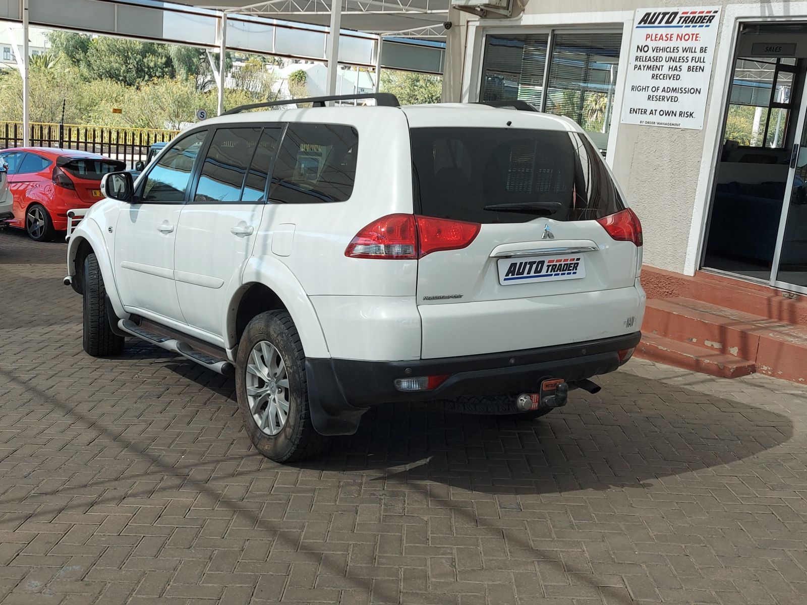 2014 Mitsubishi Pajero photo 5