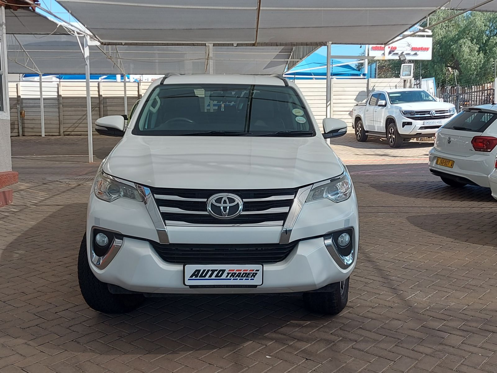 2016 Toyota Fortuner photo 2