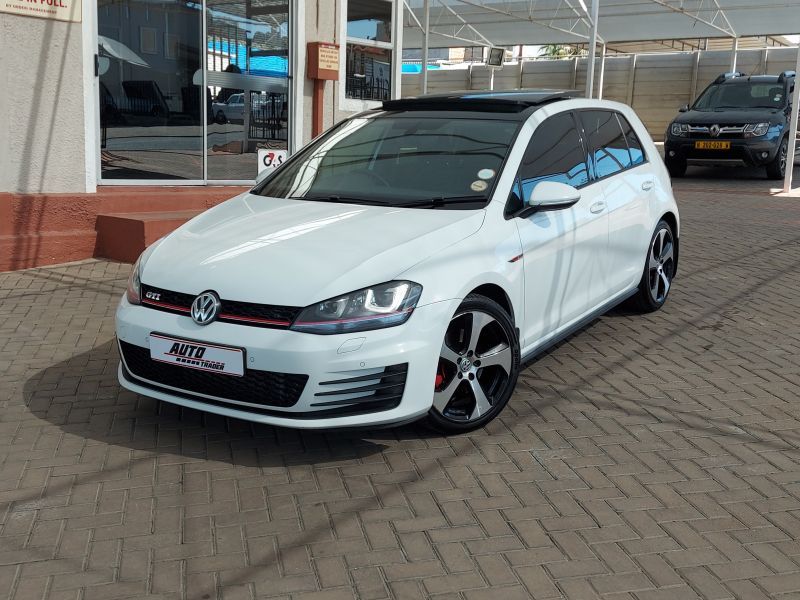 2017 Volkswagen Golf photo 1