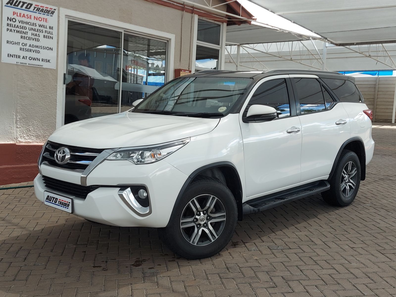 2018 Toyota Fortuner photo 1