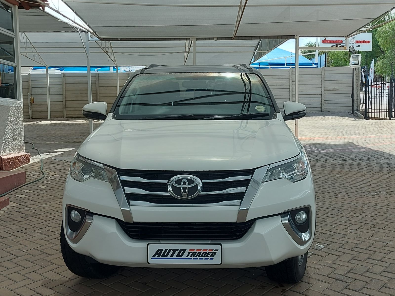 2018 Toyota Fortuner photo 2