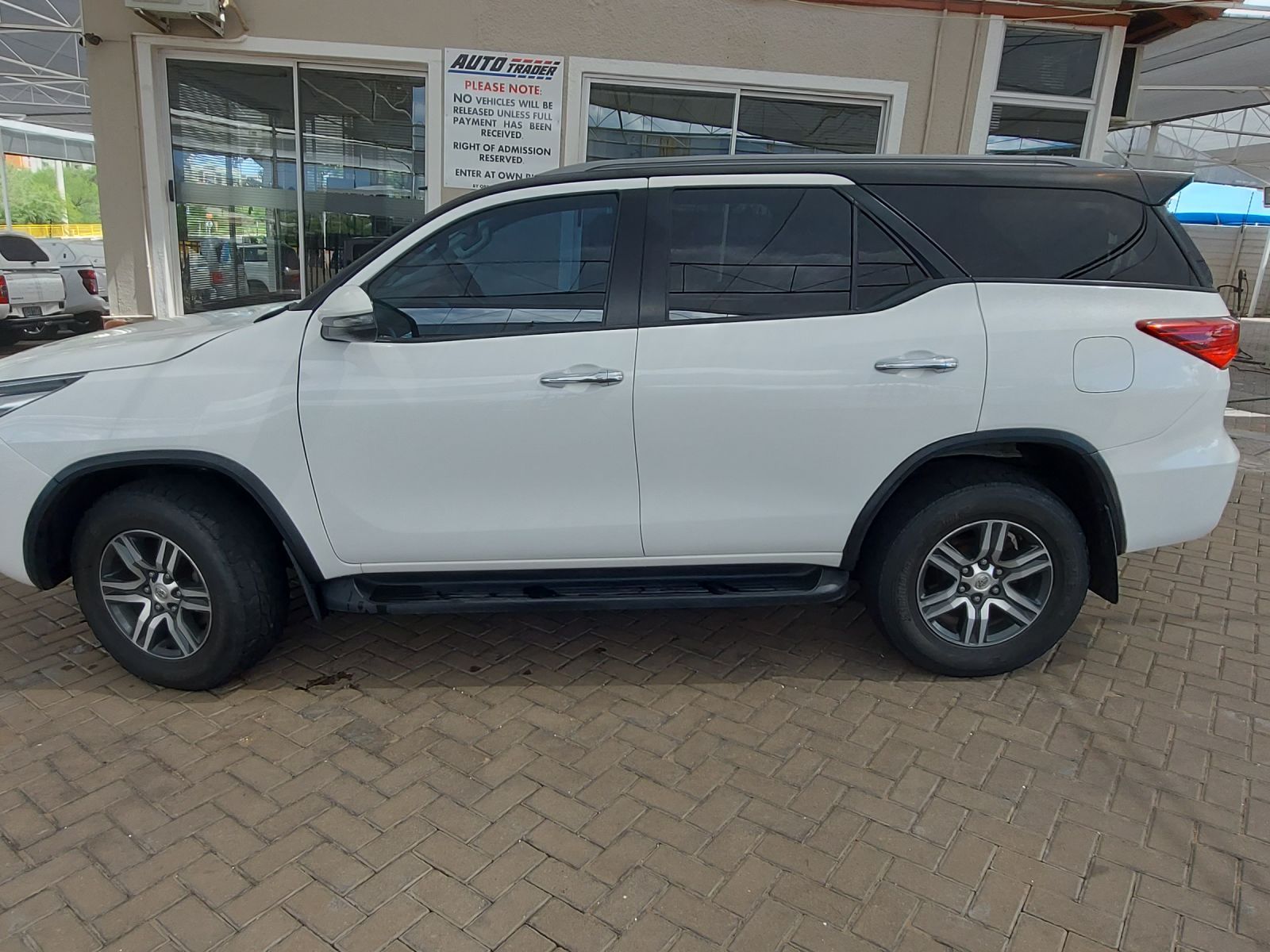 2018 Toyota Fortuner photo 4