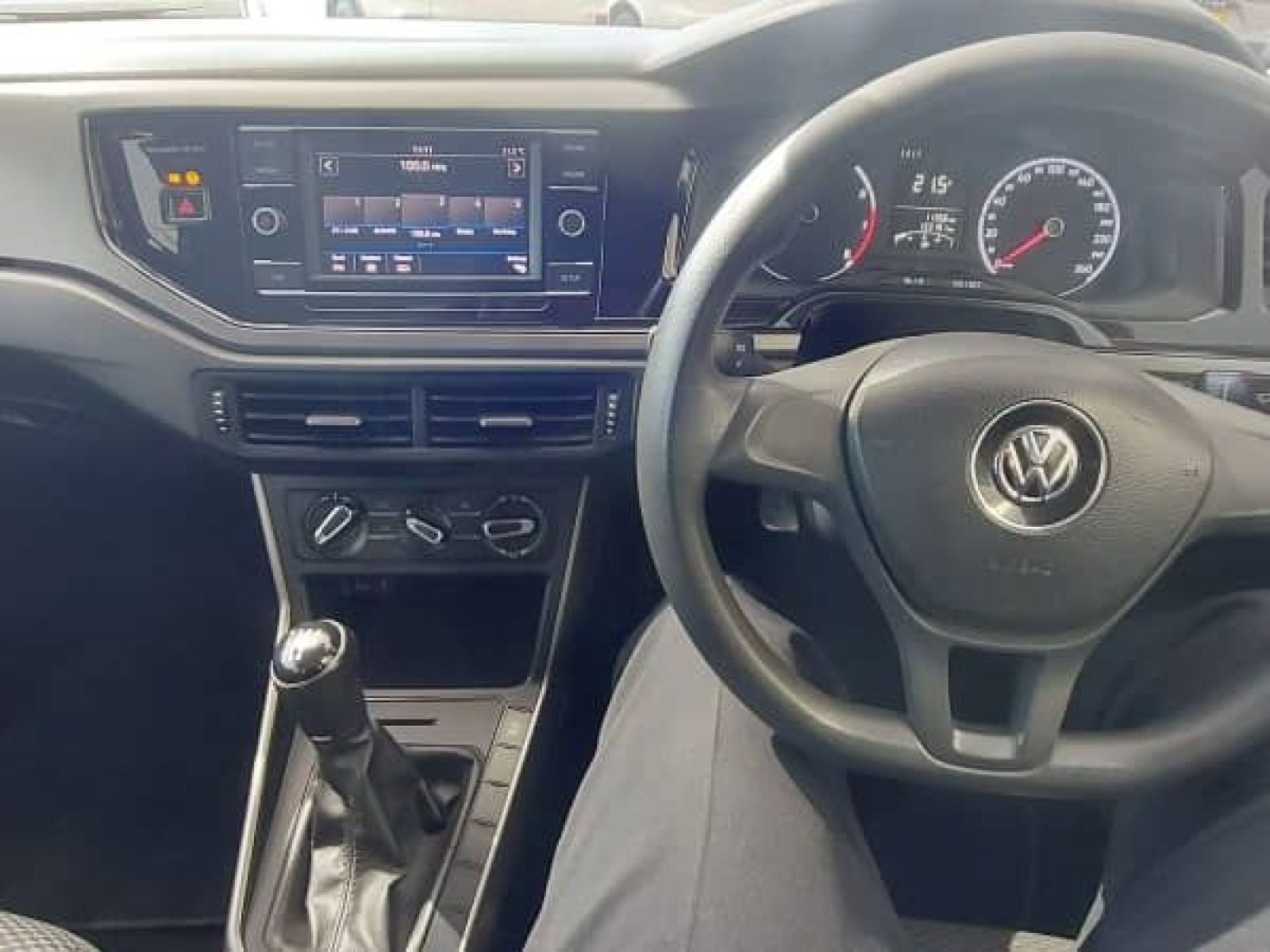 2018 Volkswagen Polo photo 10