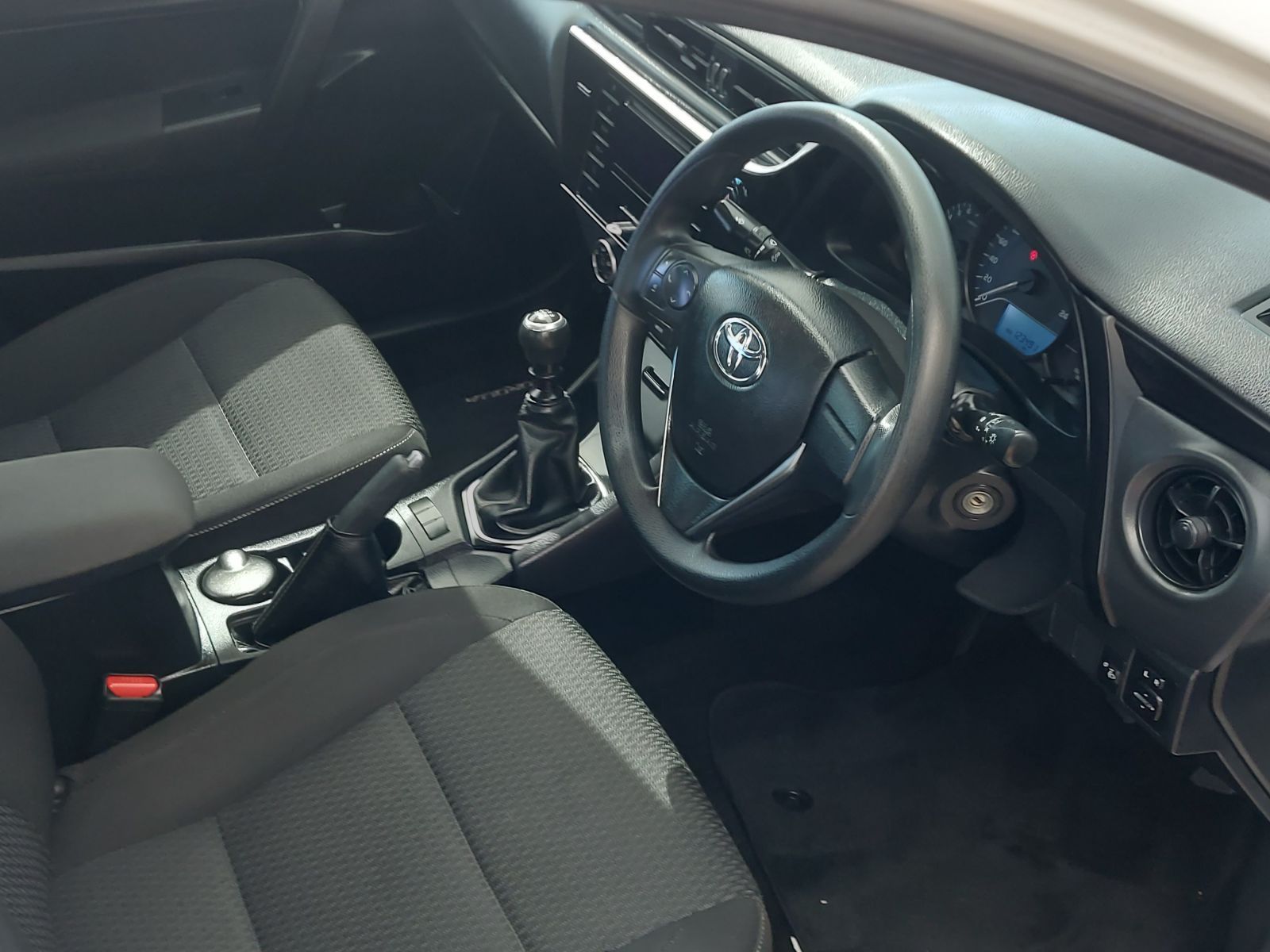 2017 Toyota Corolla photo 11