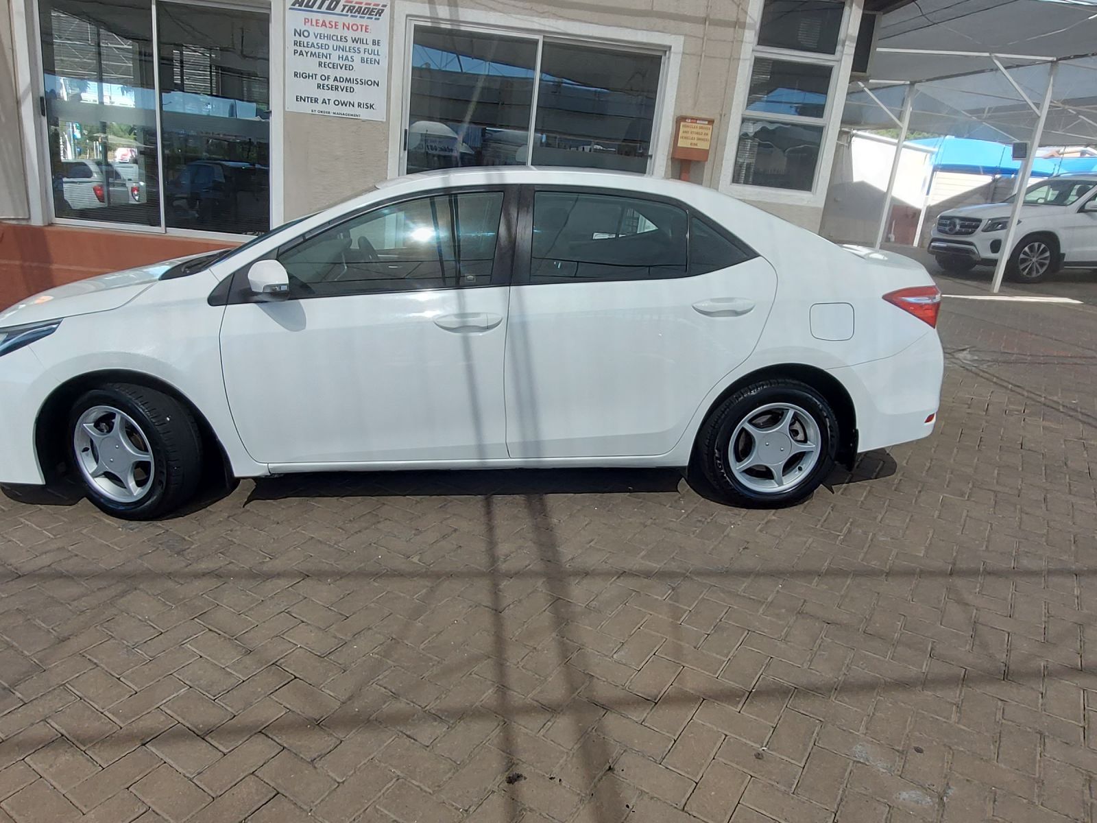2017 Toyota Corolla photo 4