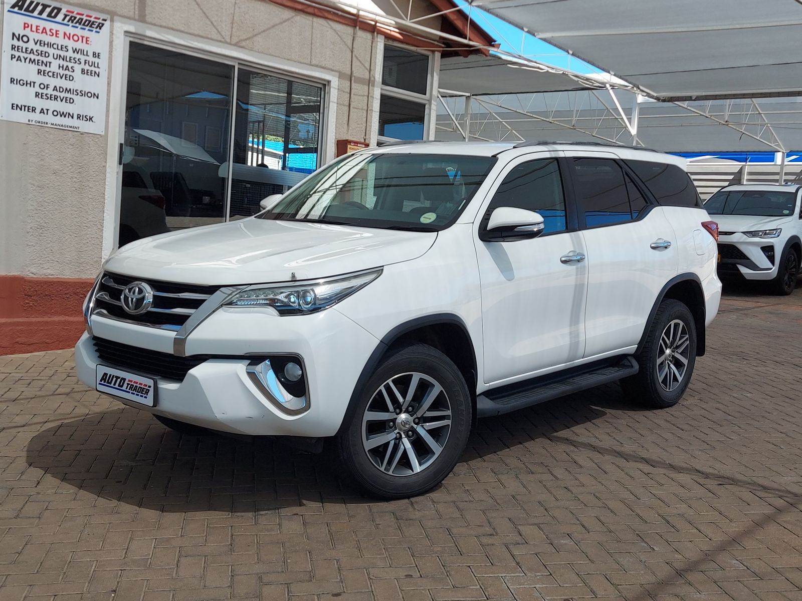 2017 Toyota Fortuner photo 1