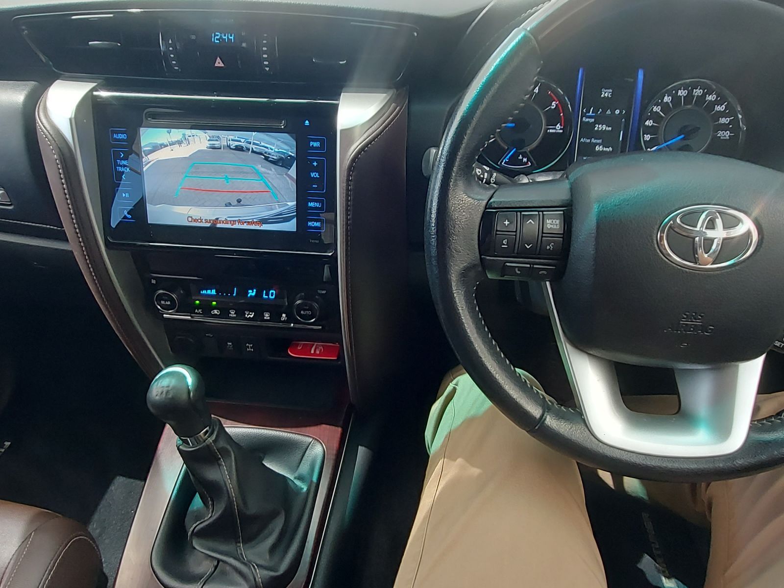 2017 Toyota Fortuner photo 10