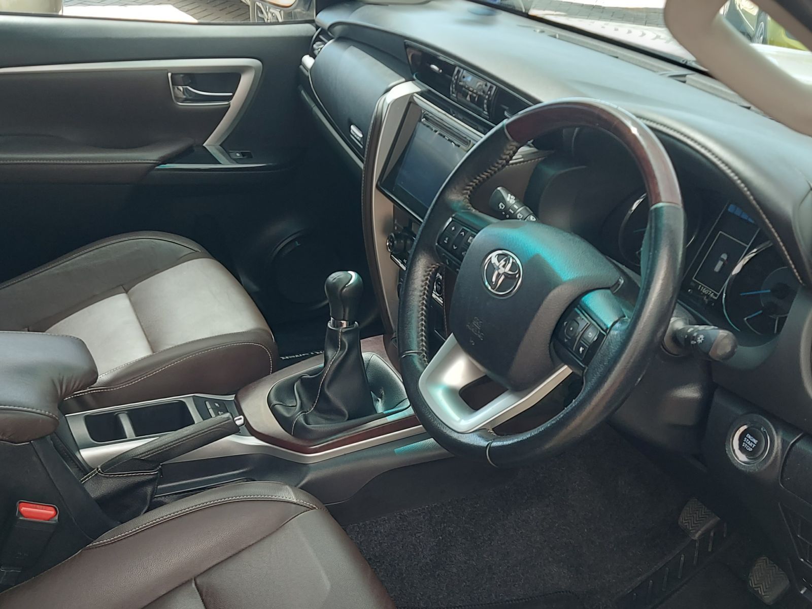 2017 Toyota Fortuner photo 11