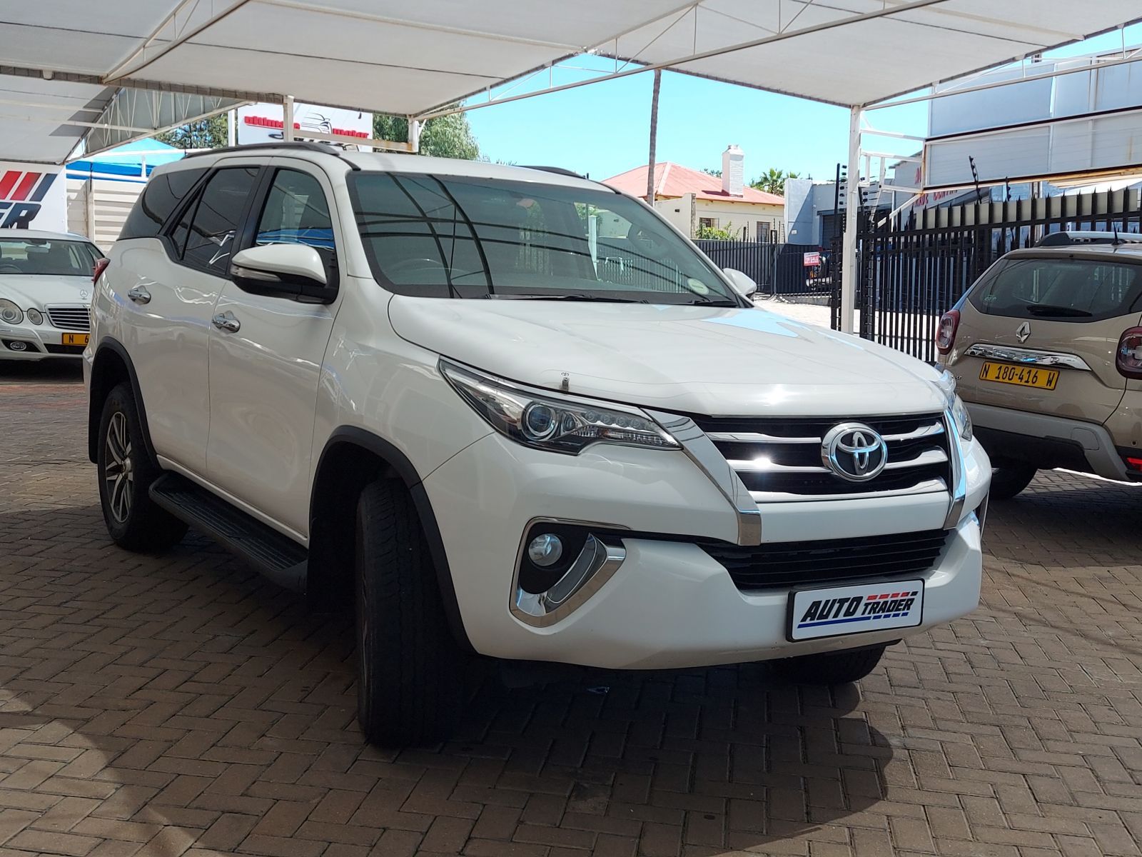2017 Toyota Fortuner photo 3