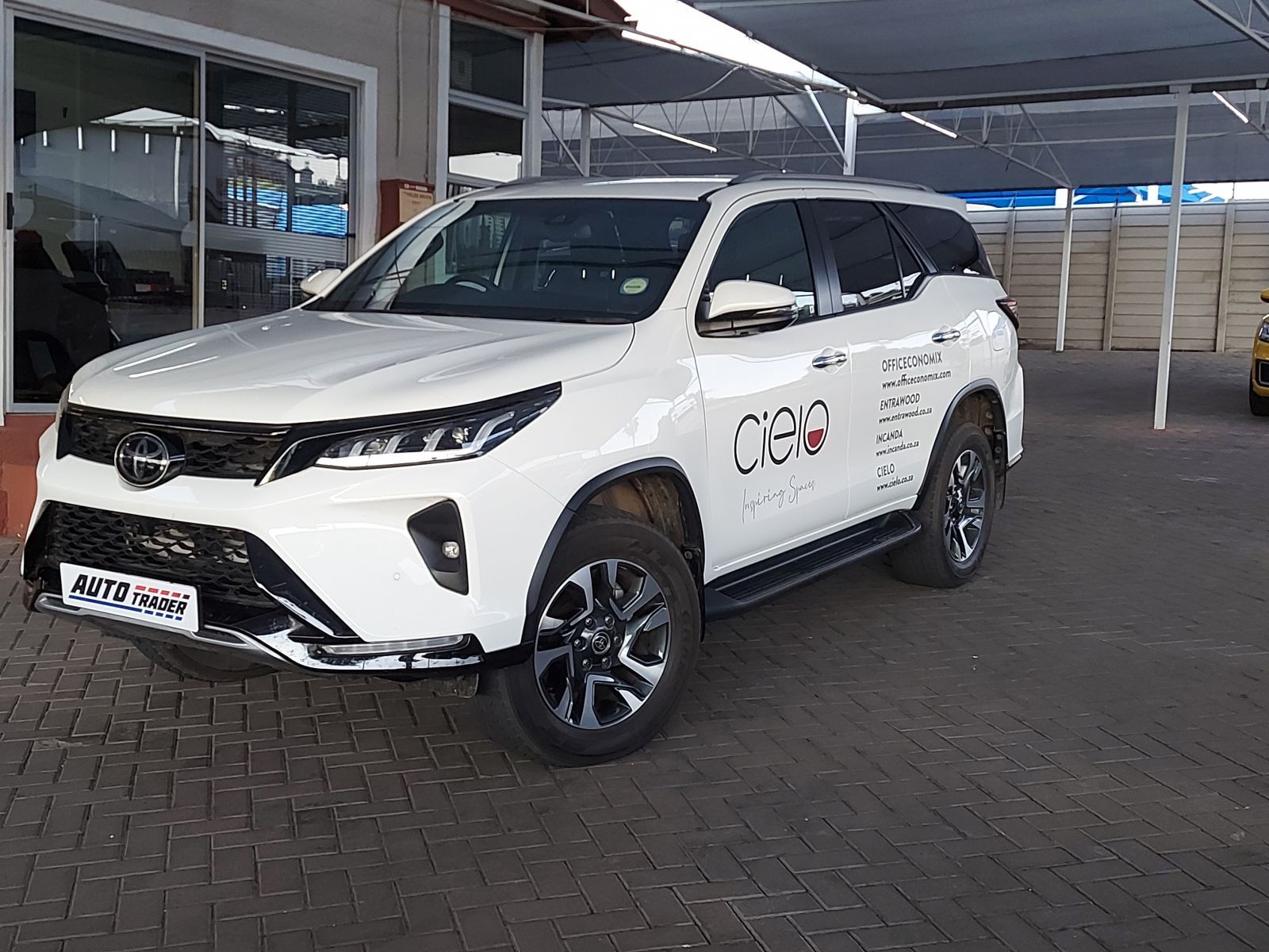 2023 Toyota Fortuner photo 1