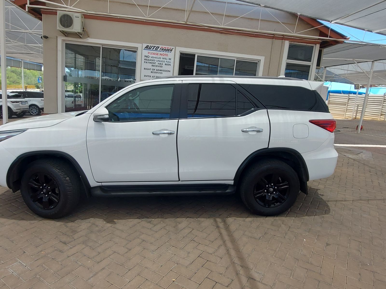 2016 Toyota Fortuner photo 4