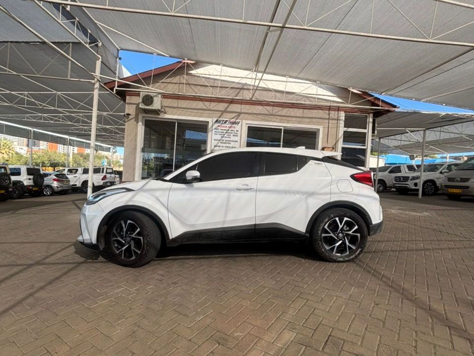 2021 Toyota C-HR photo 4