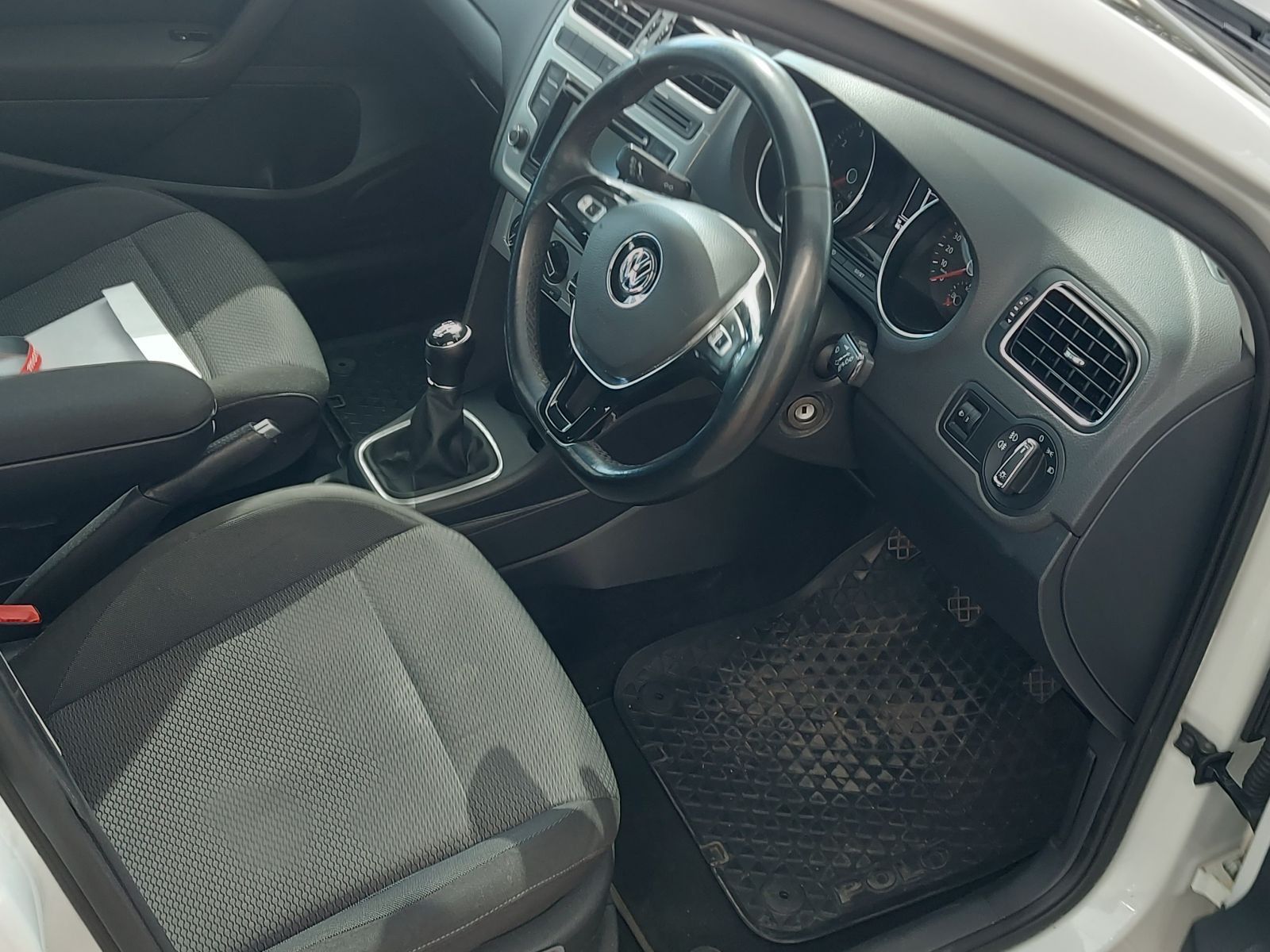 2015 Volkswagen Polo photo 11