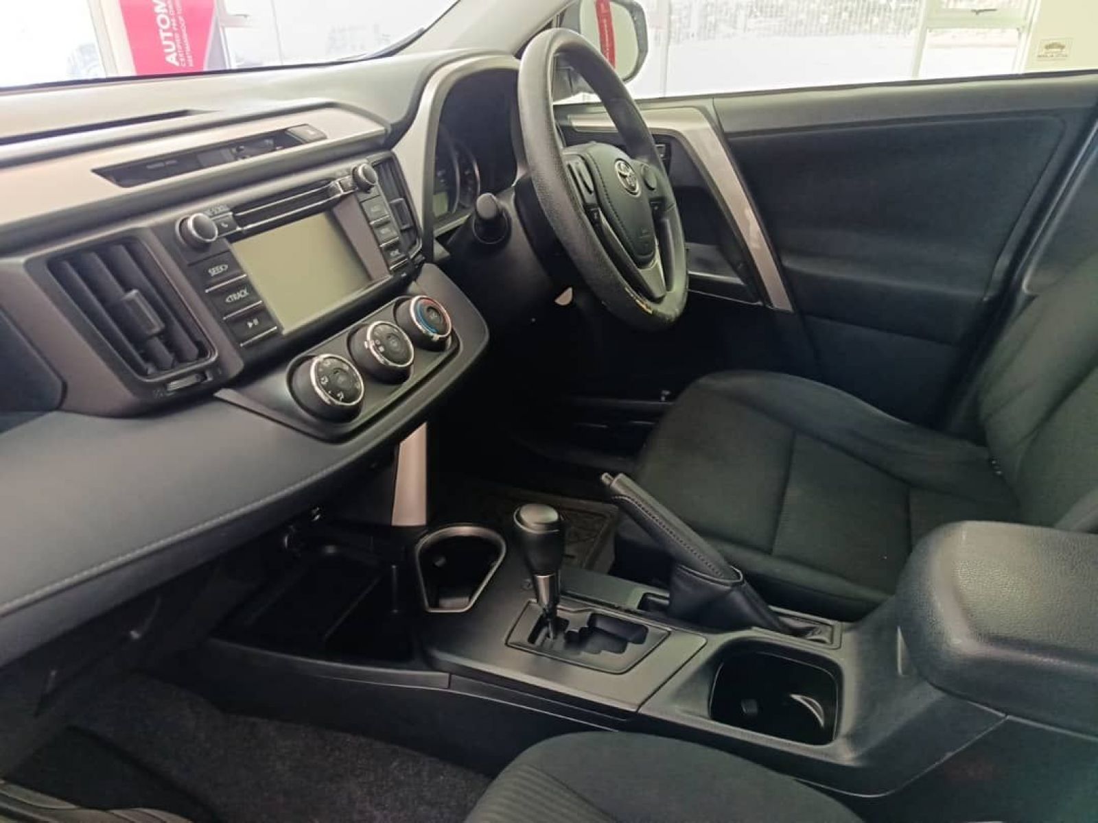 2017 Toyota Rav4 photo 6