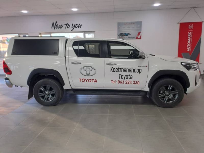 2024 Toyota Hilux photo 2