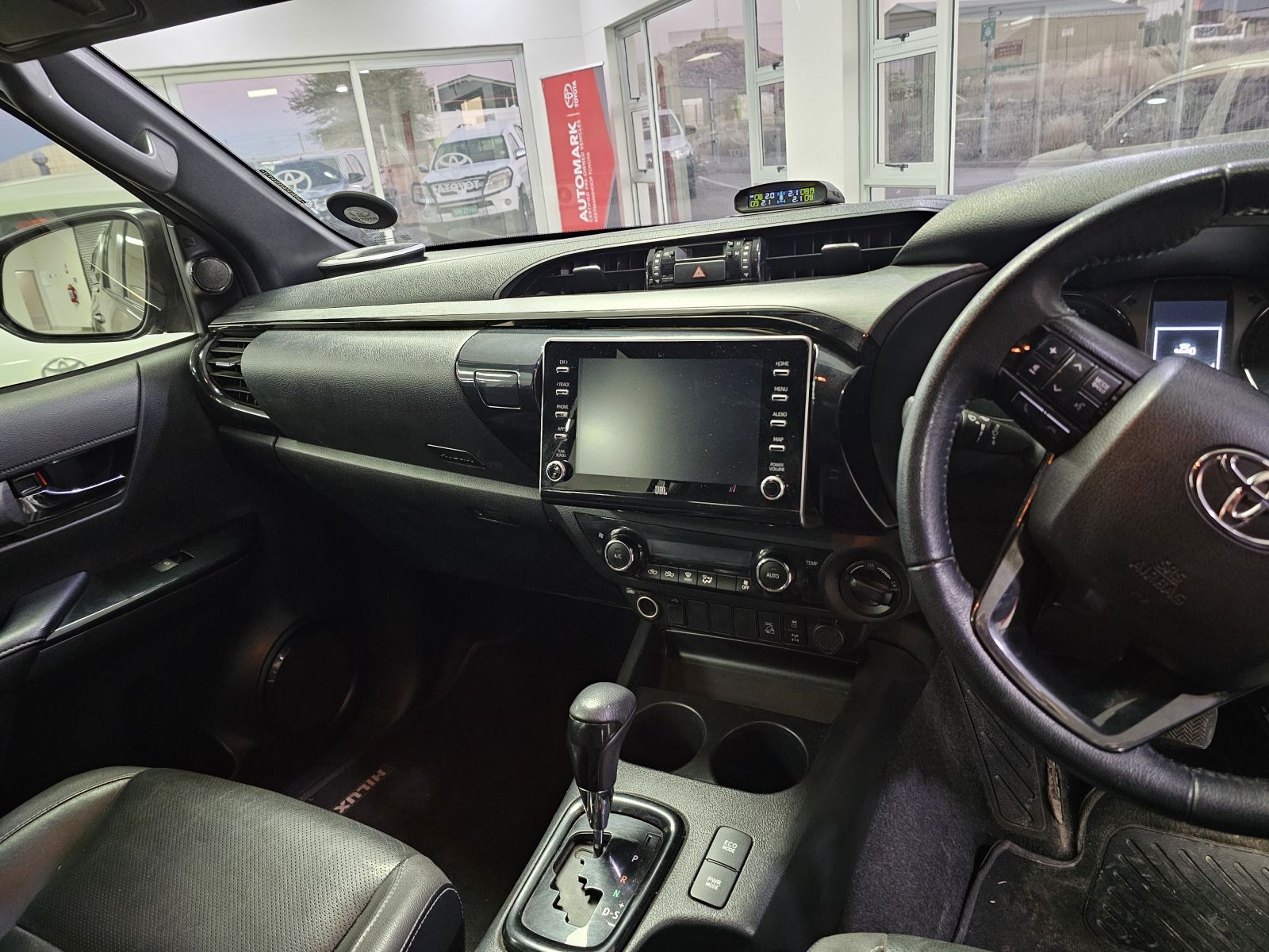 2021 Toyota Hilux photo 9