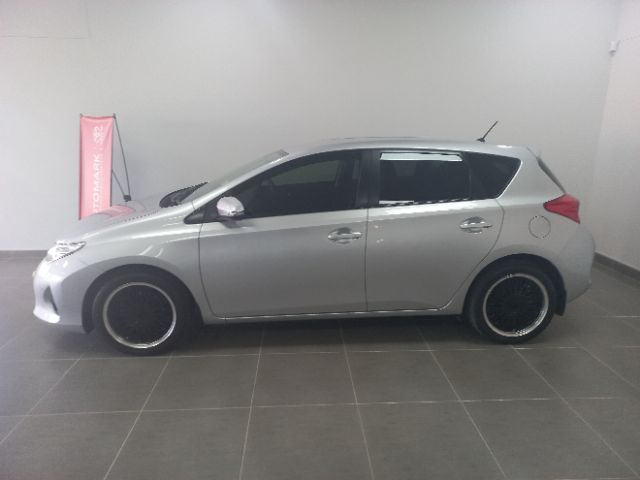 2014 Toyota Auris photo 2