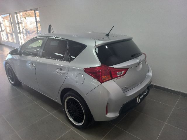 2014 Toyota Auris photo 3