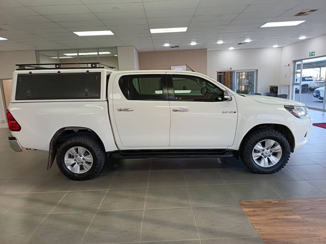 2017 Toyota Hilux photo 3
