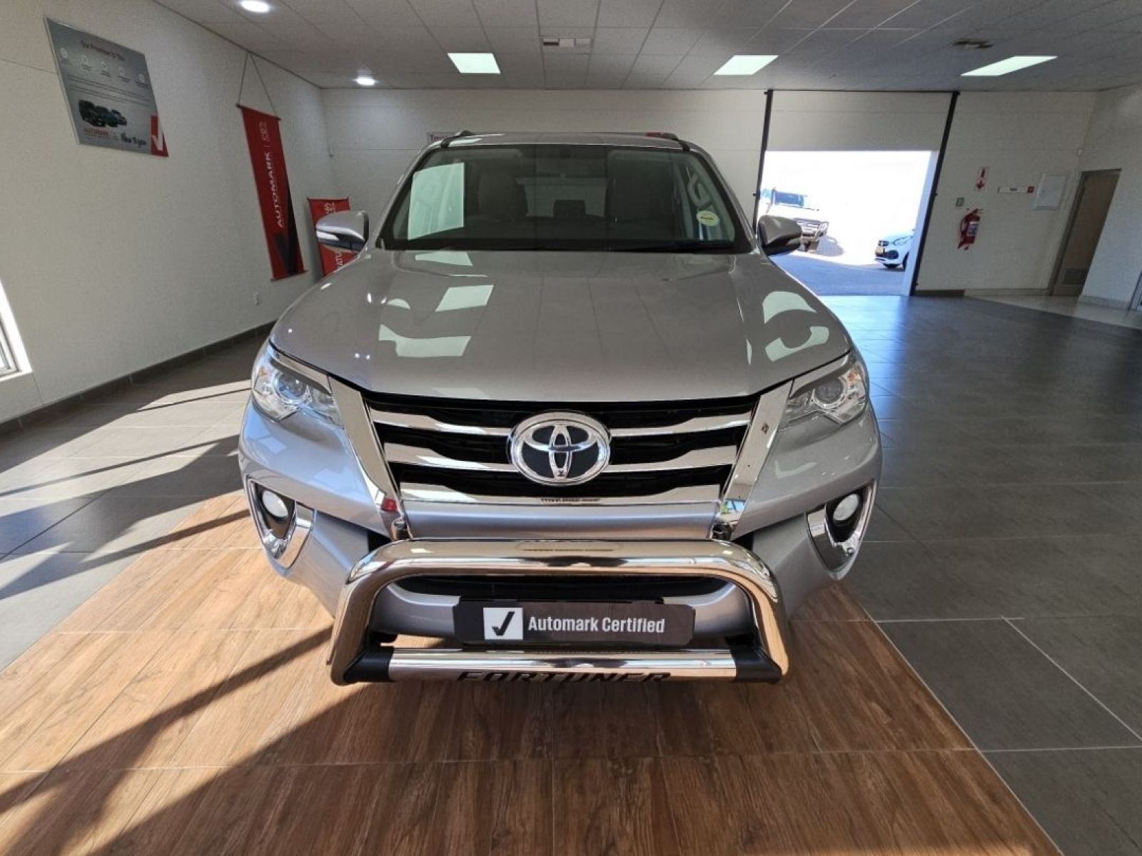 2016 Toyota Fortuner photo 2