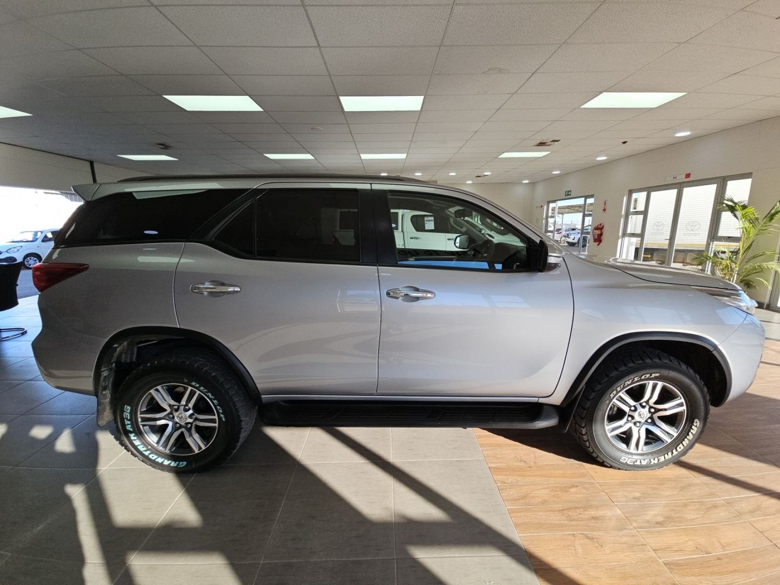 2016 Toyota Fortuner photo 4