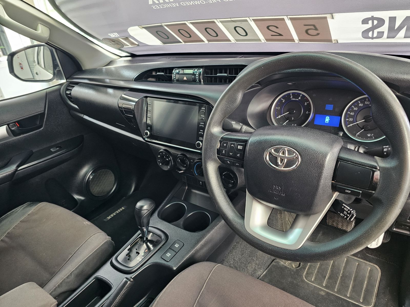 2020 Toyota Hilux photo 2